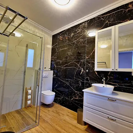 Villa Modern With Swimming Pool And Fenced Garden *
