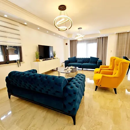 Modern With Swimming Pool And Fenced Garden Villa *