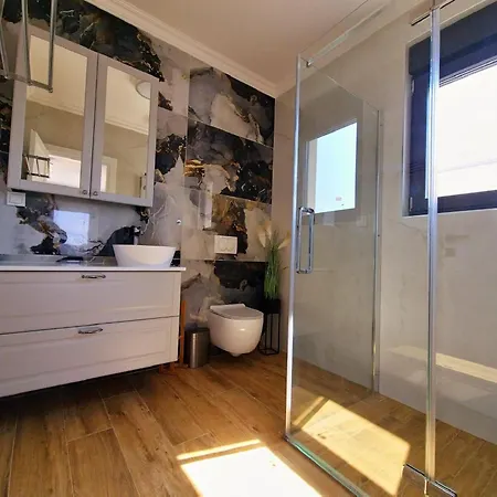 Modern With Swimming Pool And Fenced Garden Villa Malinska