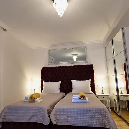 Villa Modern With Swimming Pool And Fenced Garden